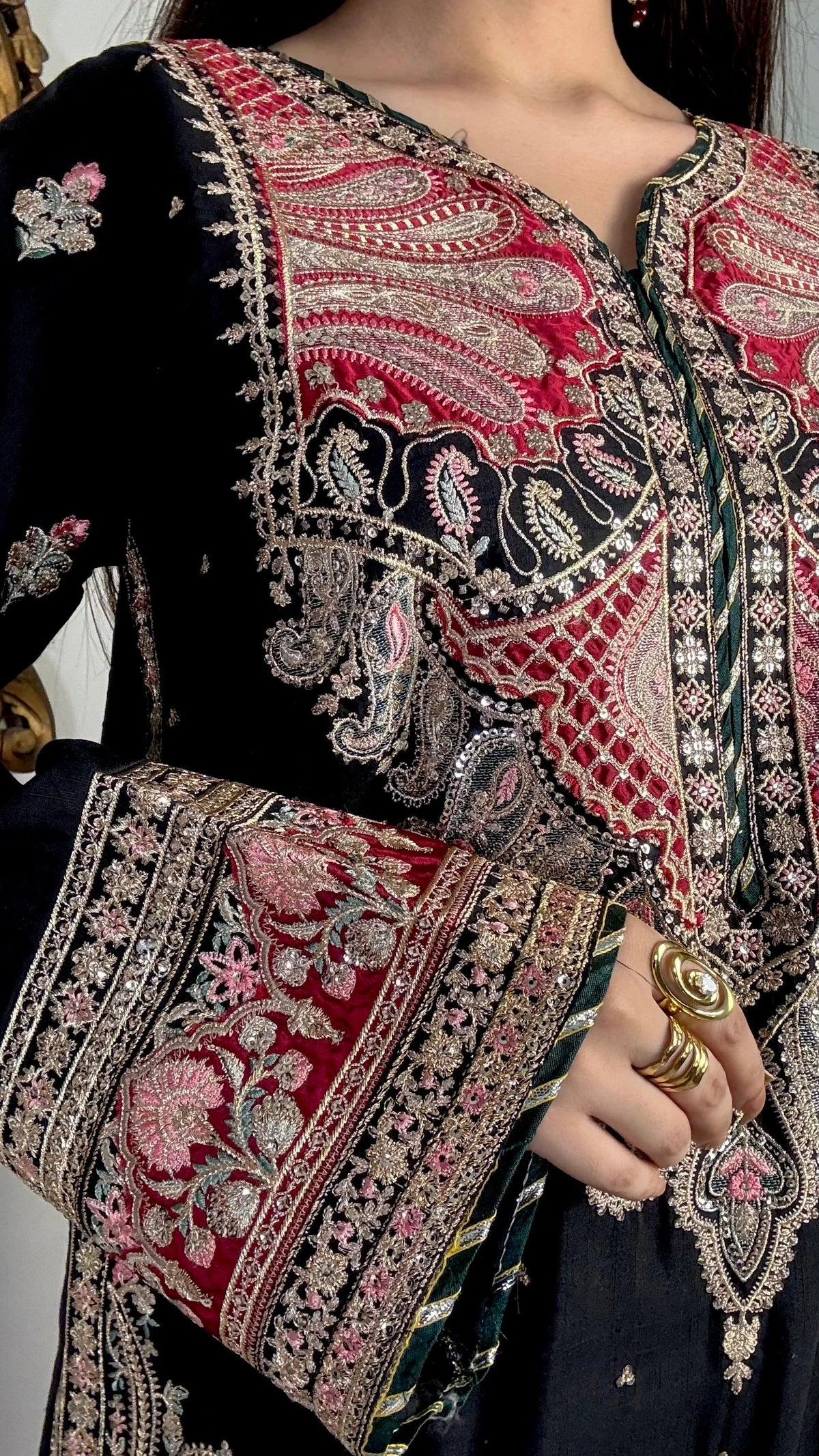 Alishba – Black Embroidered Viscose Kaftan – Nehal Pret